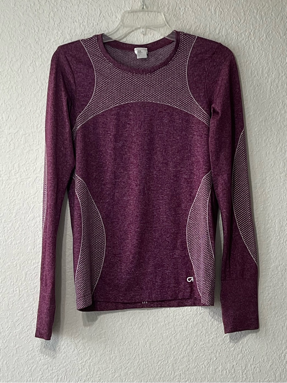 Gap Fit Compression Seamless Athletic Top Long Sleeve Thumbholes Burgundy Med